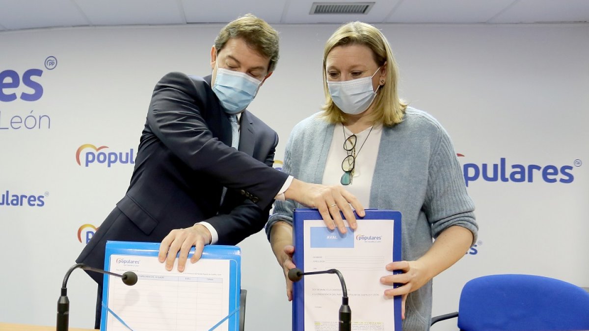 Mañueco presenta junto a Blanco los avales para su candidatura a la reelección como líder del PP de Castilla y León.- ICAL