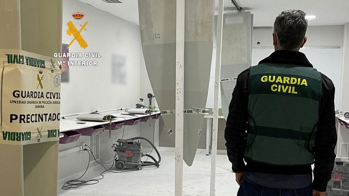 Detienen a dos hombres por robar seis puntas de palas de aerogeneradores, con un perjuicio de 1,8 millones de euros. -ICAL