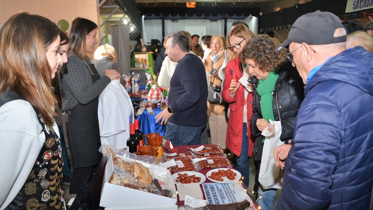 Feria 'Hecho en el Pueblo', en Sacramenia (Segovia).- ICAL