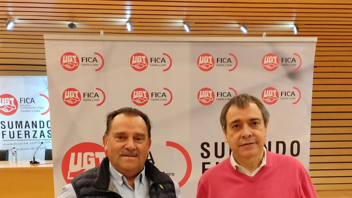 El vicesecretario general de UGT Confederal, Mariano Hoya Callosa, (D) y el secretario general de UGT FICA CyL, Miguel Ángel Gutiérrez Fierro (I). - EUROPA PRESS
