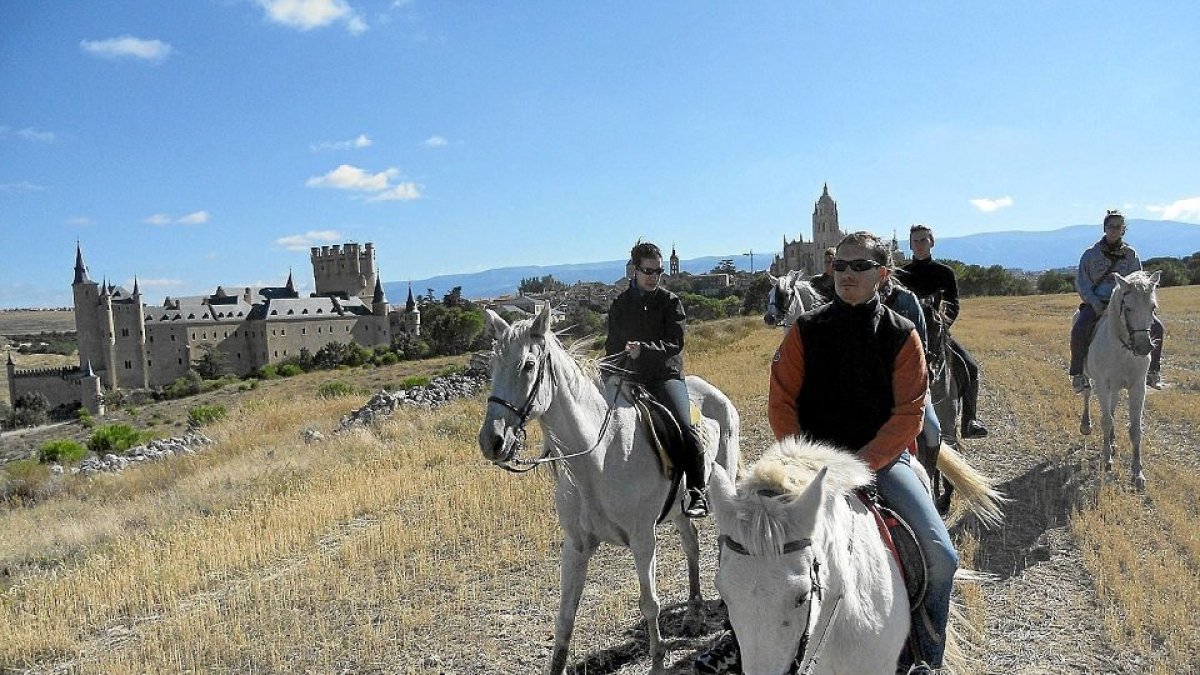 Turismo rural a caballo en las inmediaciones de Segovia. | ICAL