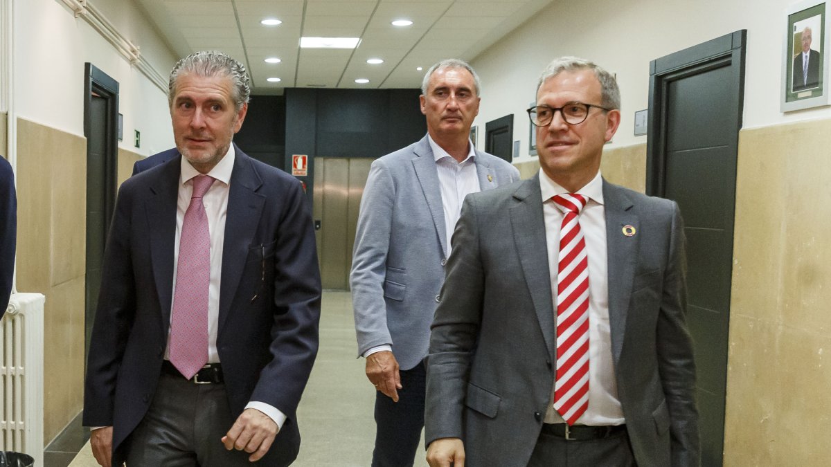 El consejero de Industria, Comercio y Empleo, Mariano Veganzones, se reúne en Segovia con representantes de la patronal.- ICAL