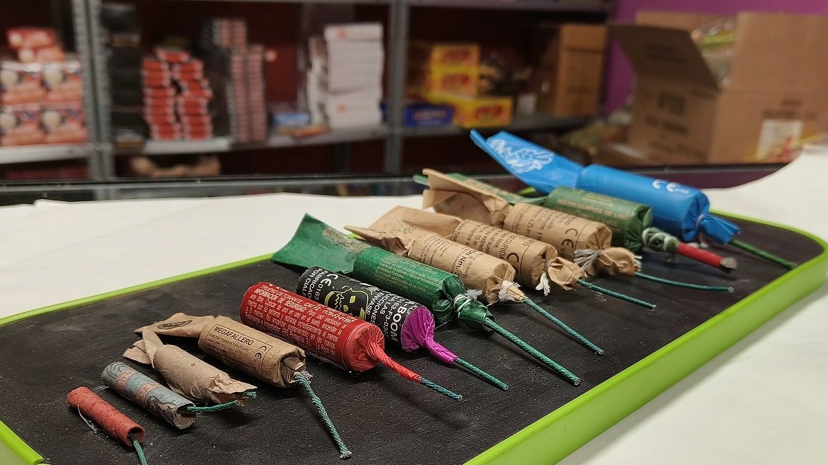 Muestrario de petardos de venta al público. -ICAL