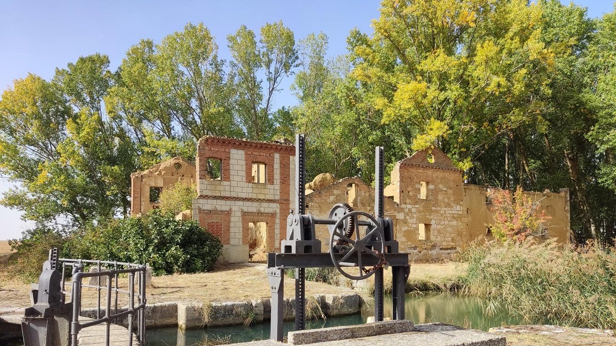 Fábrica de harinas de la segunda esclusa del Ramal de Campos en Capillas, en la provincia de Palencia. -ICAL