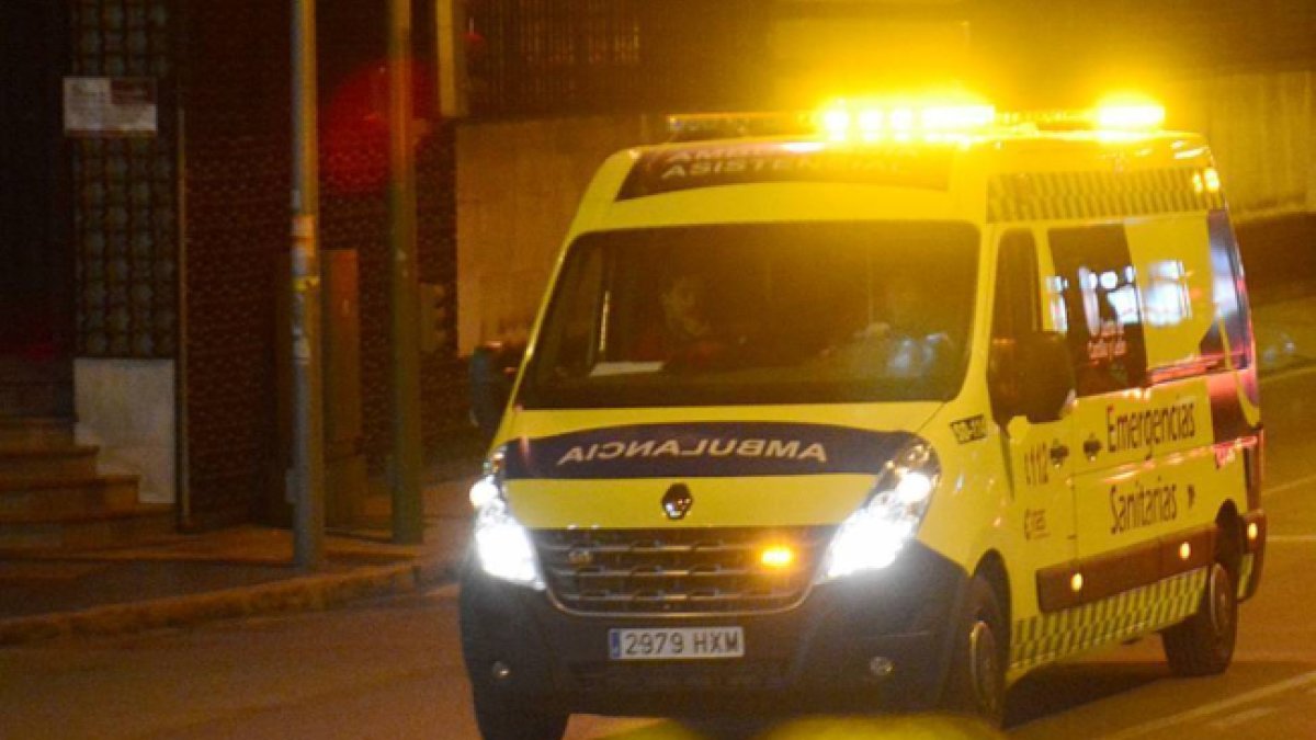 Ambulancia del servicio de Emergencias. -HDS