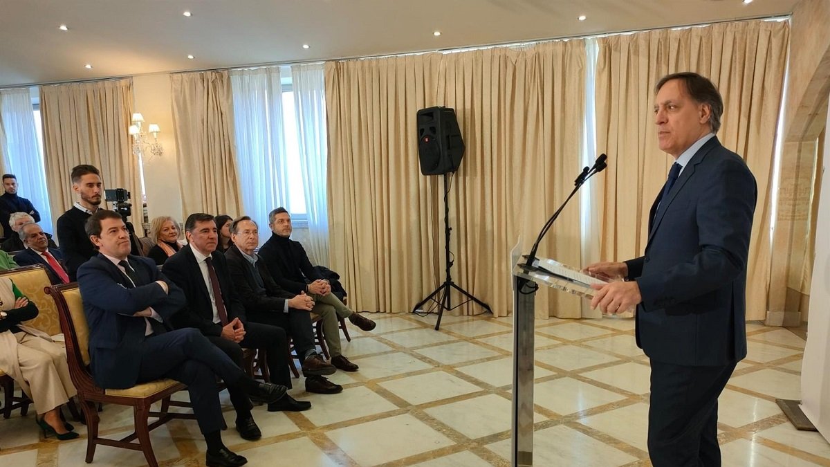 El candidato a presidir el PP de Salamanca, Carlos García Carbayo, durante su intervención.- E. PRESS