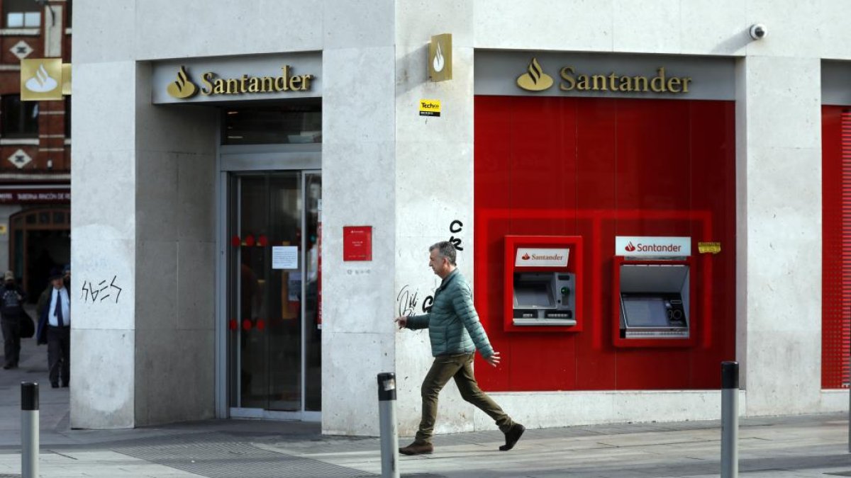 Surcursal Banco Santander. - EM
