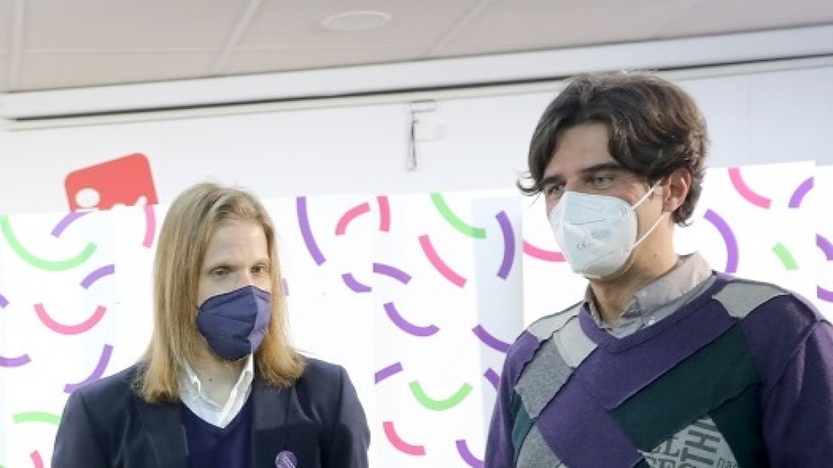 Los secretarios generales de Podemos e Izquierda Unida en Castilla y León, Pablo Fernández y Juan Gascón.- ICAL
