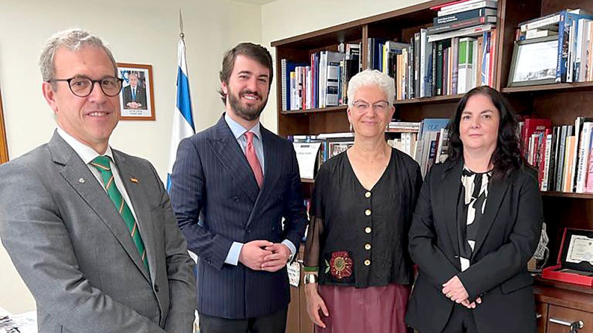Mariano Veganzones y Juan García-Gallardo junto a la embajadora Rodica Radian-Gordon y Noa Heinermann. ICAL