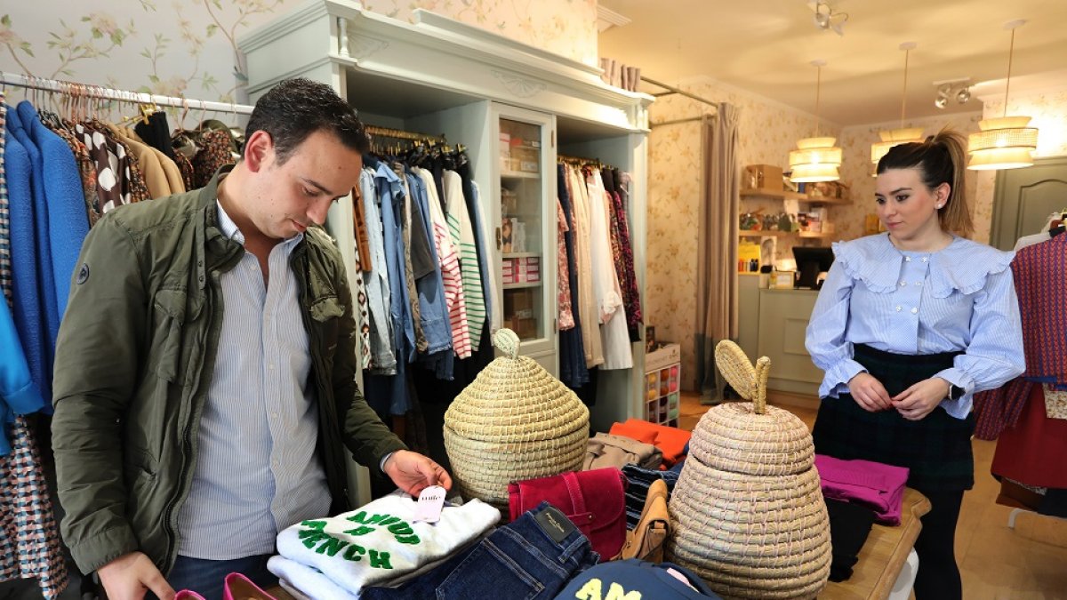 Leticia Martinez y Aitor Colmenero, creadores de la firma Milé de ropa para mujer en la localidad de Paredes de Nava (Palencia). ICAL