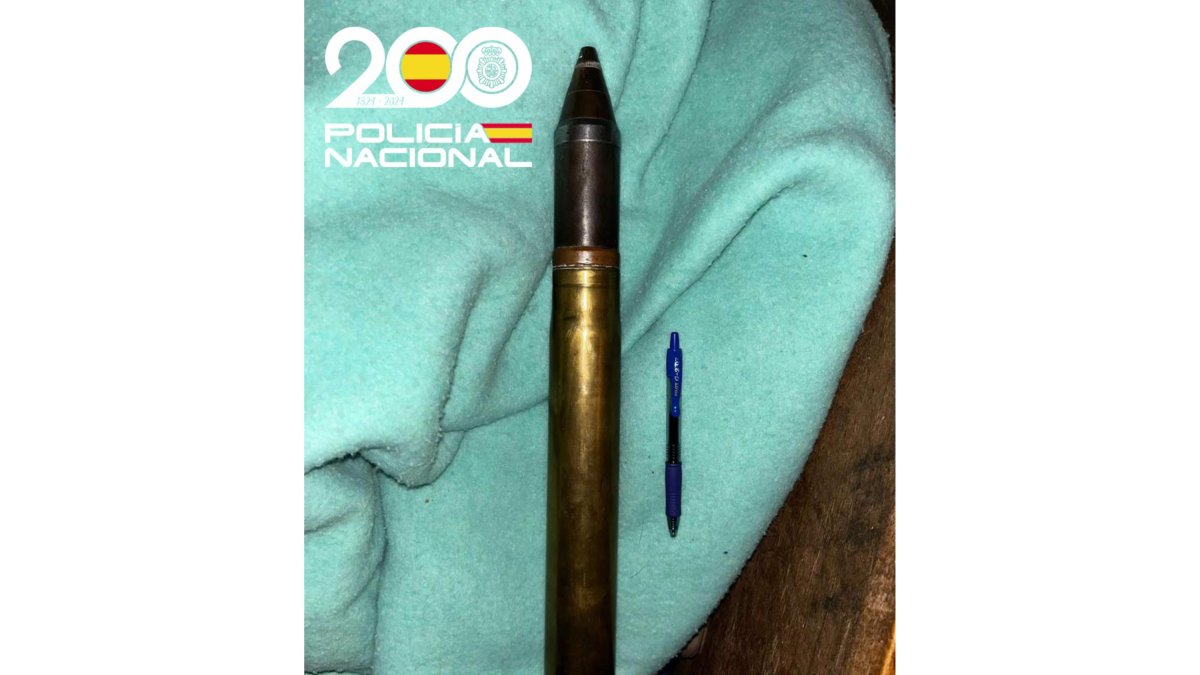 Hallado en una vivienda de Burgos de casco antiguo un proyectil de la Guerra Civil - POLICÍA NACIONAL DE BURGOS