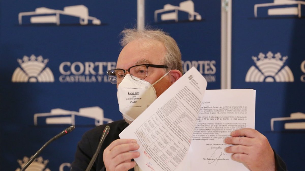El coordinador del área de Economía, Hacienda, Empleo e Industria del Grupo Socialista en las Cortes de Castilla y León, José Francisco Martín, y la portavoz de Economía y Hacienda, Rosa Rubio, analizan la ejecución del presupuesto de la Junta en 2020.- ICAL