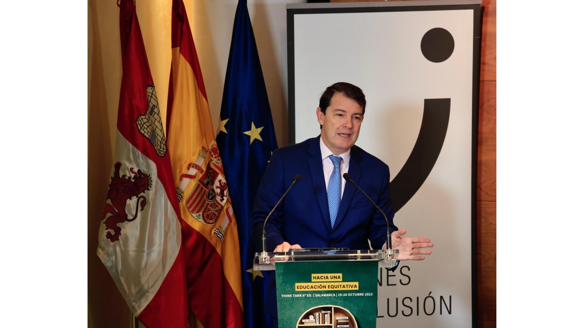 El presidente de la Junta de Castilla y León, Alfonso Fernández Mañueco, participa en la sexta edición del Think Tank de la Asociación Jóvenes e Inclusión Social, organizado por Asecal Salamanca, ''Hacia una Educación Equitativa''. ICAL