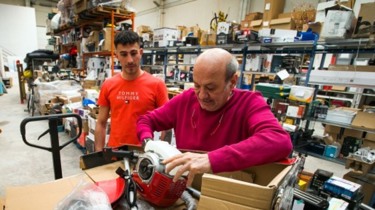 Javier Cabrerizo, que llevará la idea a Soria, ha estado estos días con Javier Hernando para conocer el negocio. -TOMÁS ALONSO