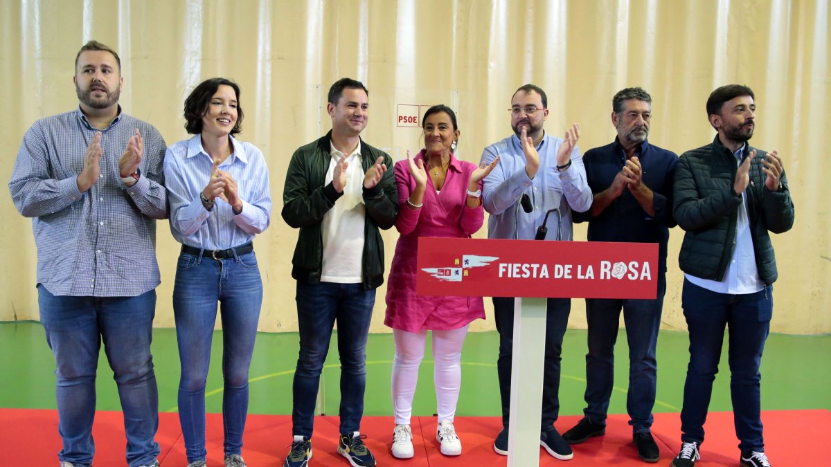 El PSOE de Sahagún (León) organiza la IV Fiesta de la Rosa con la participación del presidente del Principado de Asturias, Adrián Barbón, la secretaria de Organización del PSOECyL, Ana Sánchez; entre otros. ICAL
