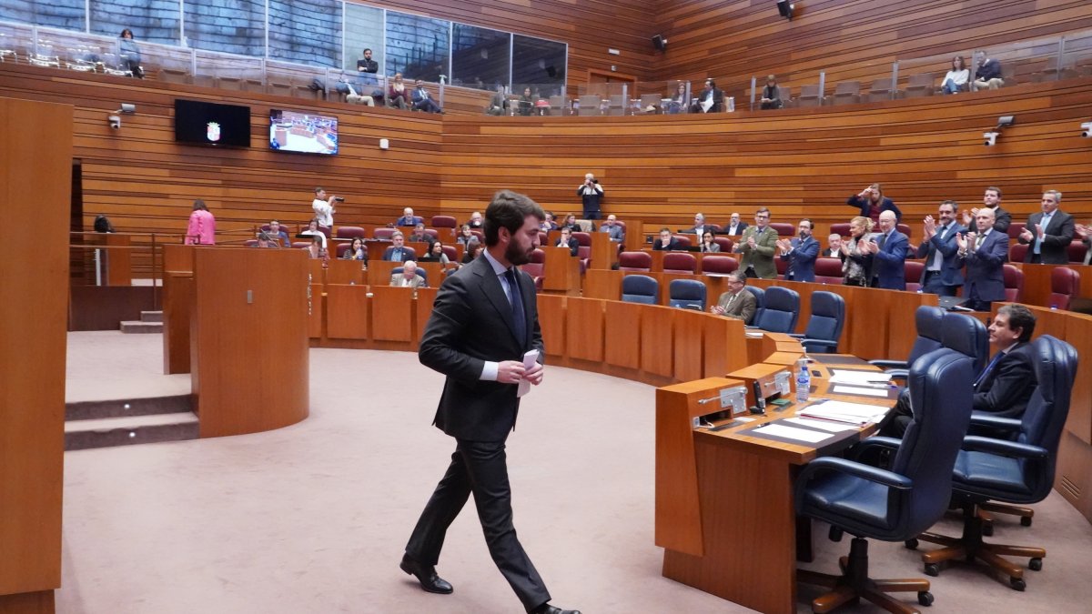El vicepresidente de la Junta de Castilla y León Juan García-Gallardo durante la UPL de reprobación. ICAL