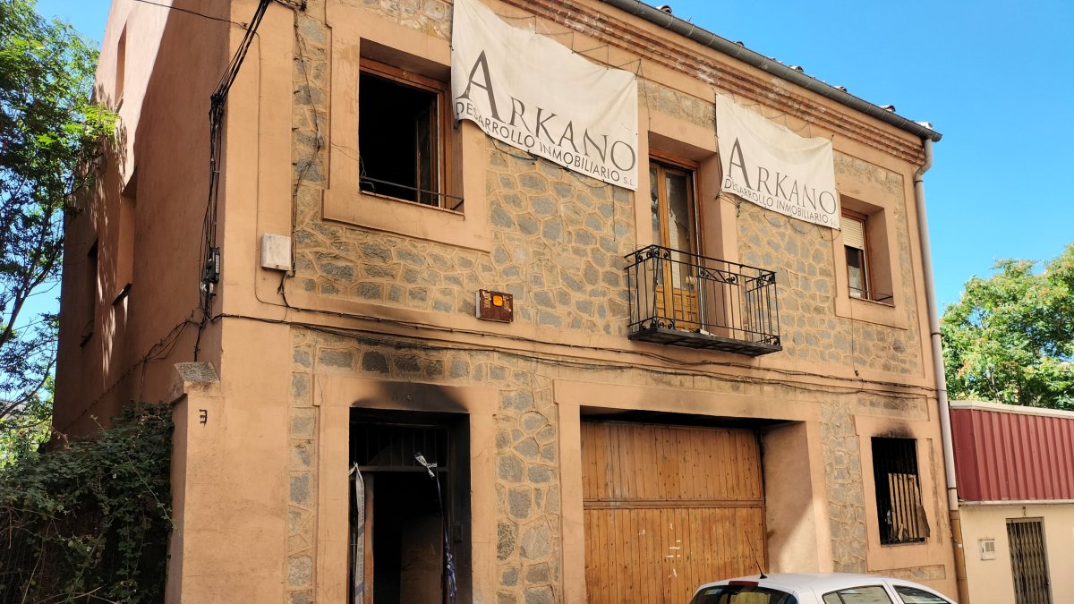 Incendio en una casa ocupada en Segovia capital. ICAL