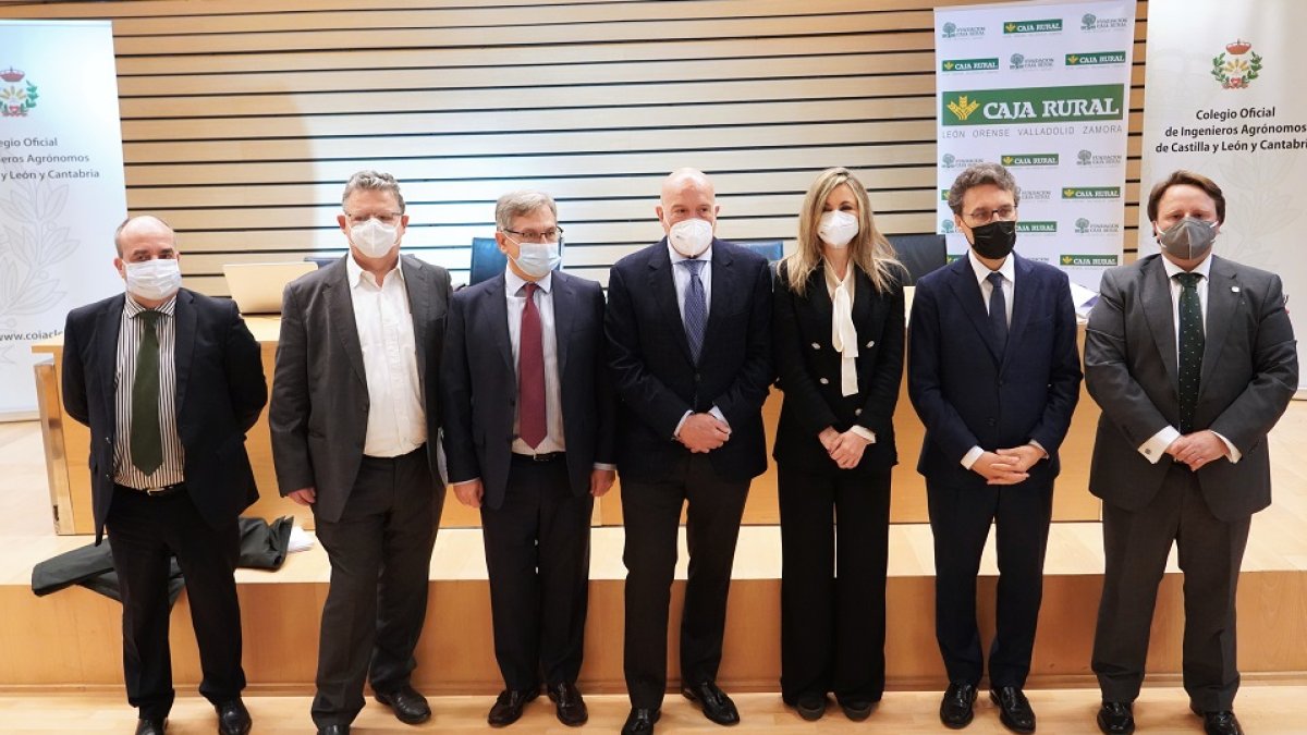 El consejero de Agricultura, Ganadería y Desarrollo Rural, Jesús Julio Carnero, participa en la jornada sobre el sector agrario de Castilla y León ante la nueva PAC (2023-2027).- ICAL