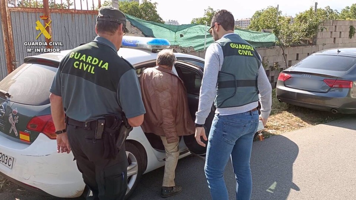 Instante de la detención por la Guardia Civil. / G. C.