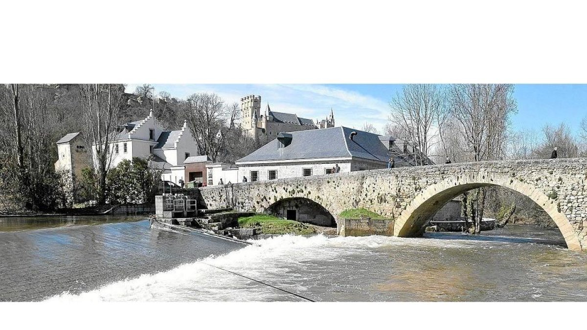 Imagen de archivo de inundaciones en la Casa de la Moneda tras la crecida del río Eresma. - E.M.