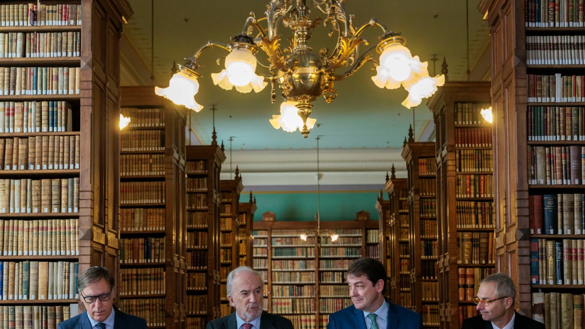 Carlos García Carbayo, Santiago Muñoz Machado, Alfonso Fernández Mañueco y Ricardo Rivero. E. M.