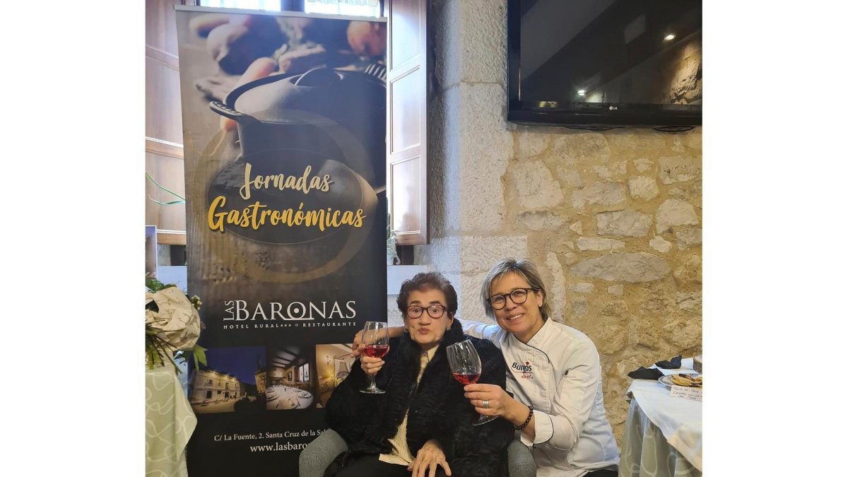 Nuria Leal y Sery Bermejo, en la presentación de las Jornadas Gastronómicas de Las Baronas.  / ARGICOMUNICACIÓN