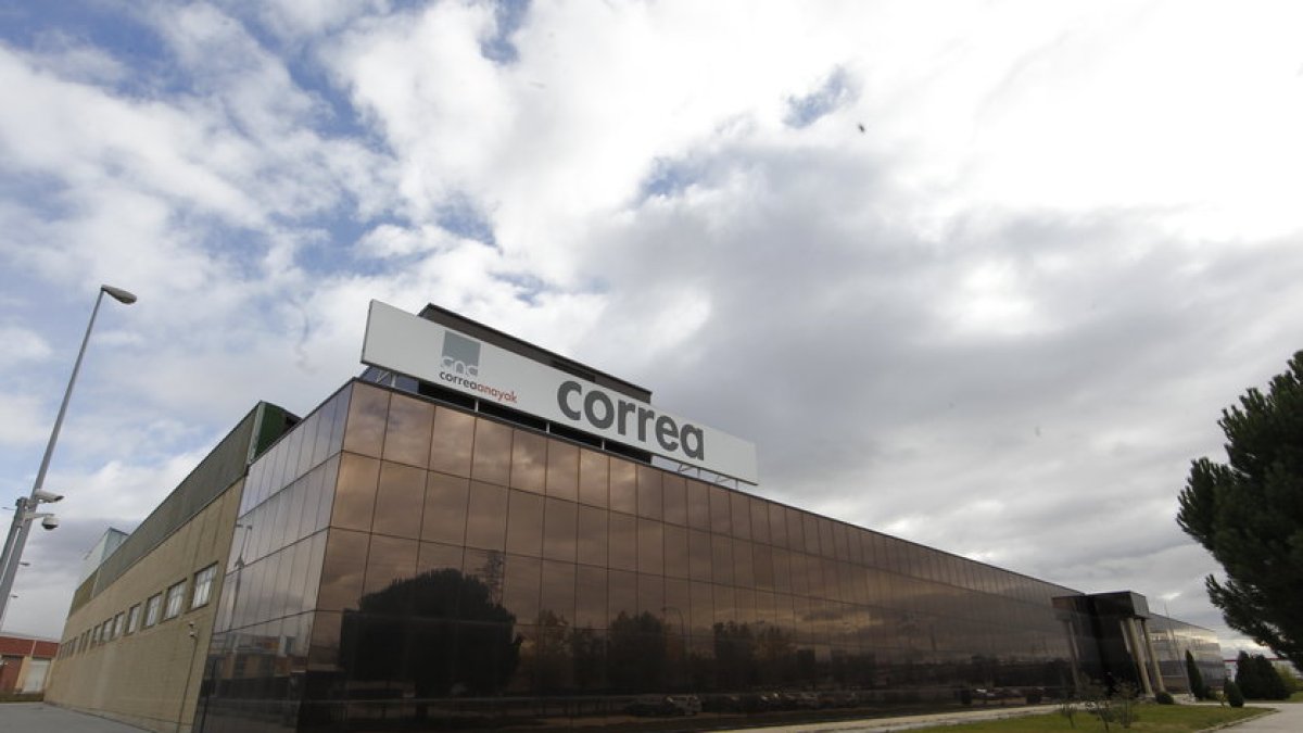 Sede de Nicolás Correa en la avenida alcalde Martín Cobos de Burgos. ECB