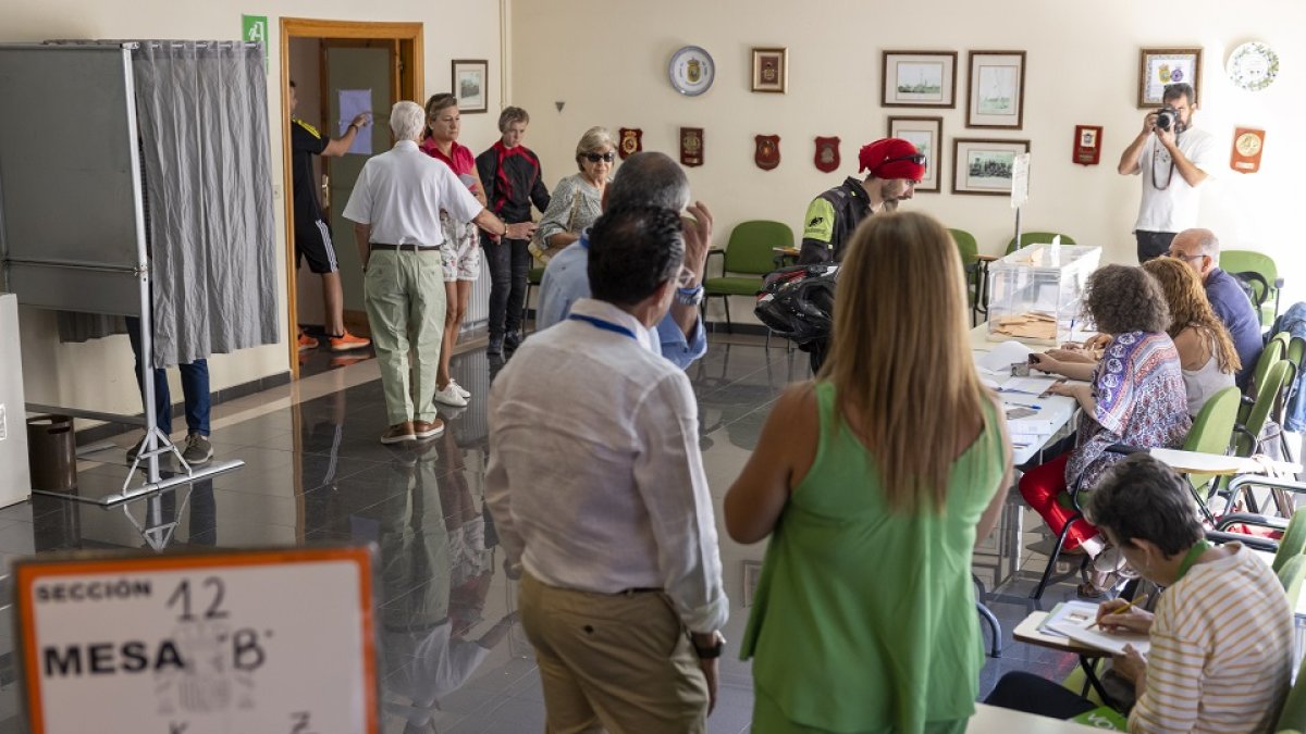 Votaciones en un colegio electoral de Castilla y León. ICAL