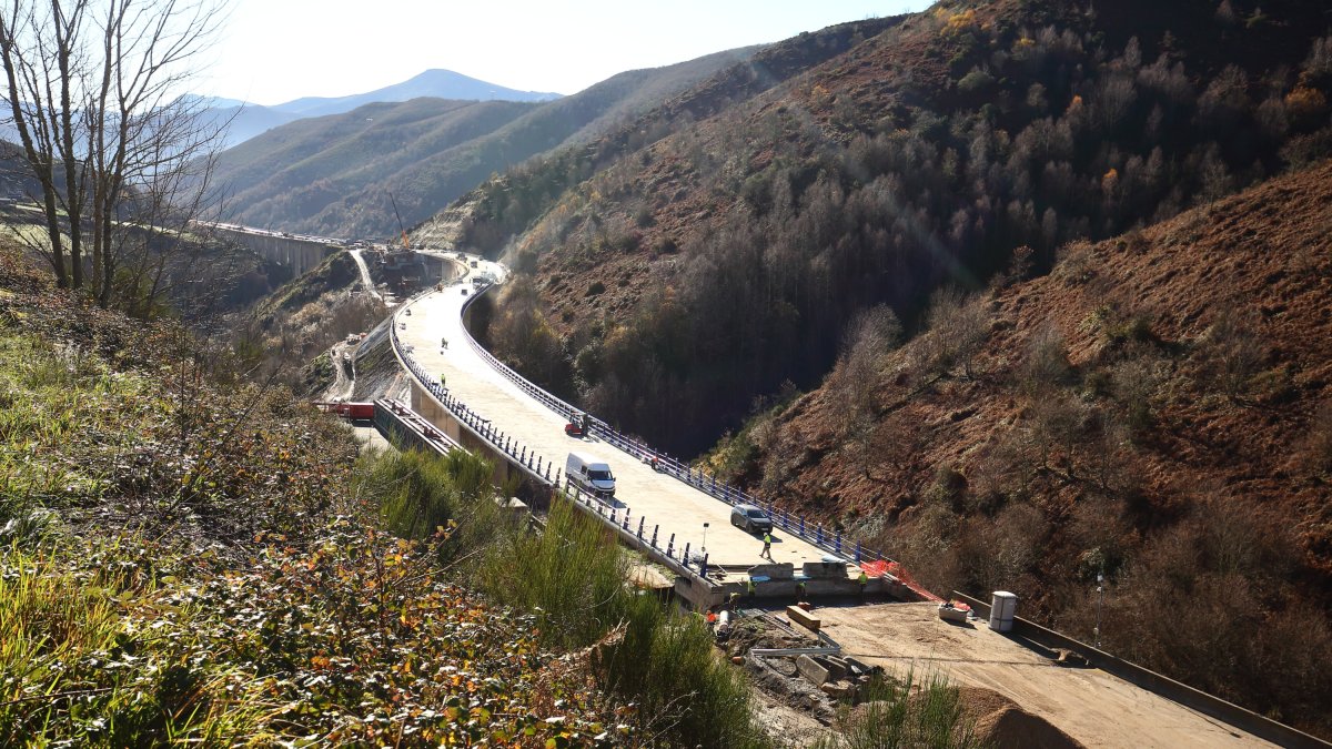 Obras de finalización del viaducto O Castro en la autovía A6 - ICAL