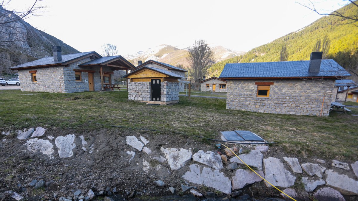 'Casas de Montaña Alto Curueño', ubicadas en Lugueros, León. Ical