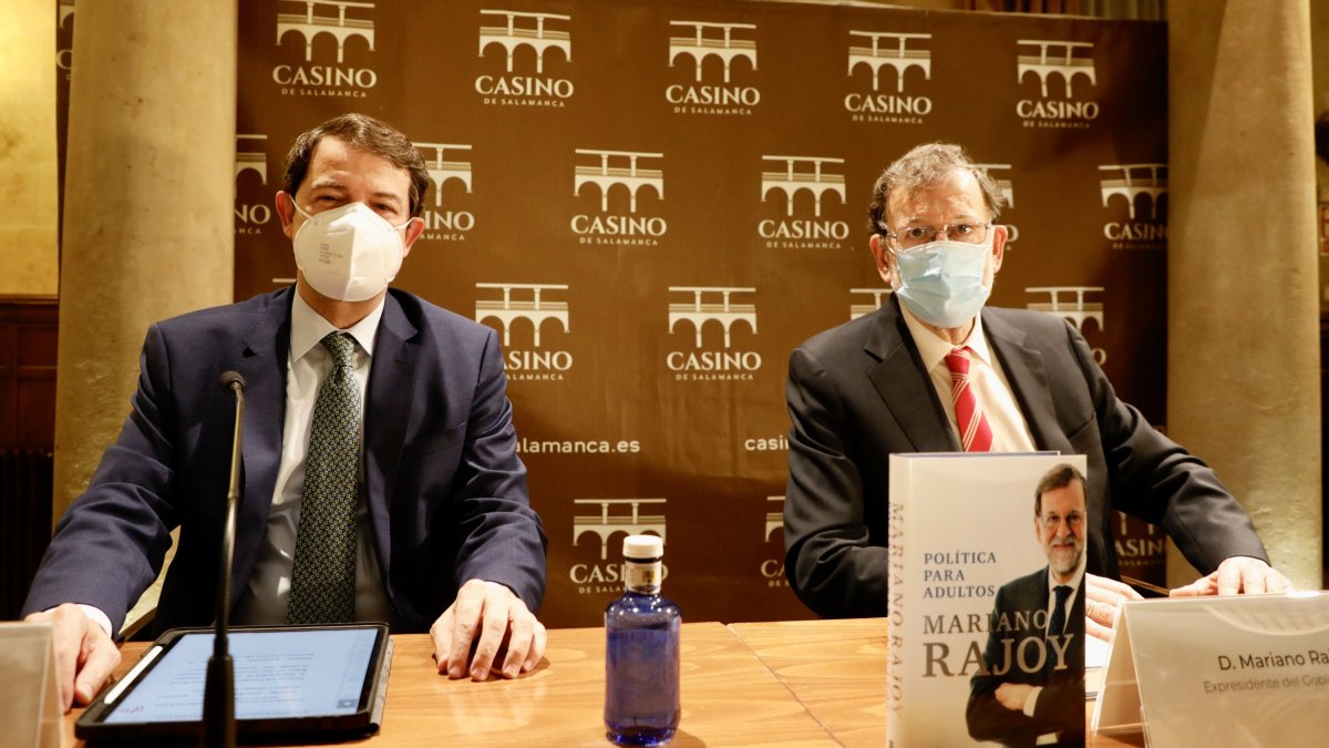 El presidente de la Junta de Castilla y León en funciones, Alfonso Fernández Mañueco, participa en la presentación del libro de Mariano Rajoy ''Política para adultos''.- ICAL