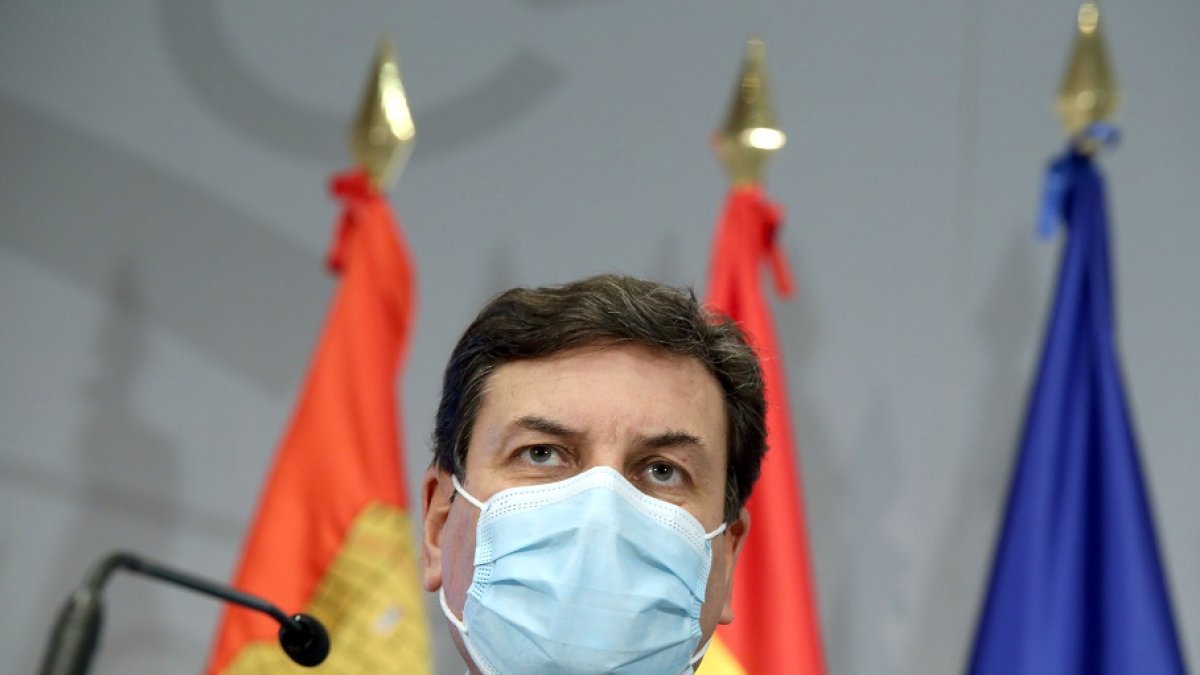 El consejero de Economía y Hacienda y portavoz, Carlos Fernández Carriedo, comparece en rueda de prensa posterior al Consejo de Gobierno. - ICAL