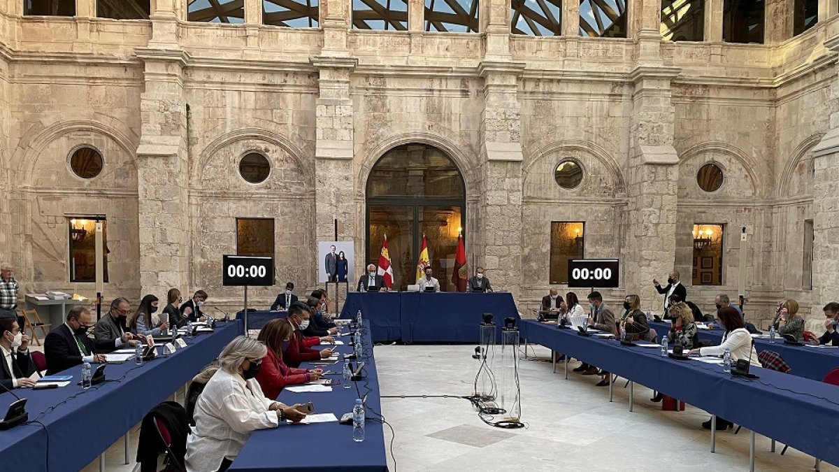 Pleno del Ayuntamiento de Burgos celebrado en el Monasterio de San Juan. - EUROPA PRESS