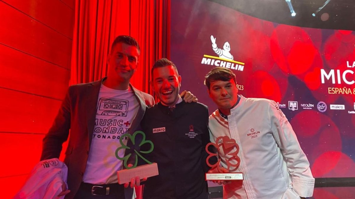 Las nuevas estrellas Michelin de Castilla y León: Miguel Cobo (Cobo Evolución de Burgos), Cristóbal Muñoz (Ambivium, Valladolid) y Alvar Hinojal (Alquimiia, Valladolid). E. M.