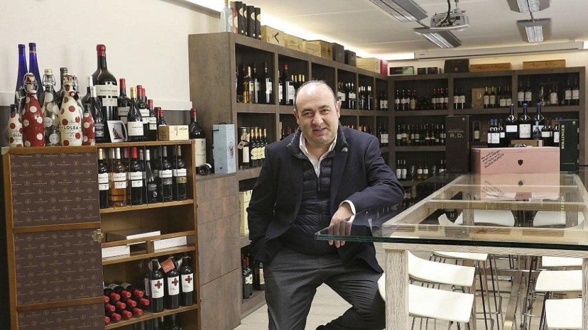 El director gerente de Saborea de Palencia, José Manuel Fernández, posa en sus instalaciones. - MANUEL BRÁGIMO