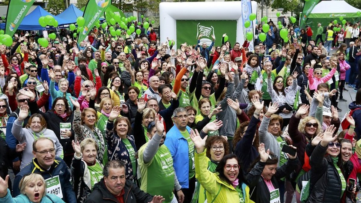 Valladolid mantiene otro año más la Marcha Contra el Cáncer más numerosa de todo el país, con casi 59.000 inscritos. J.M. LOSTAU