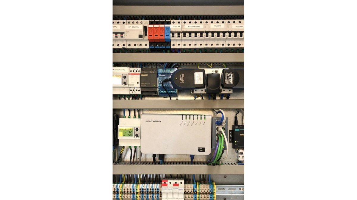 Descubierta la vulnerabilidad que afecta a las instalaciones fotovoltaicas. (EL MUNDO)