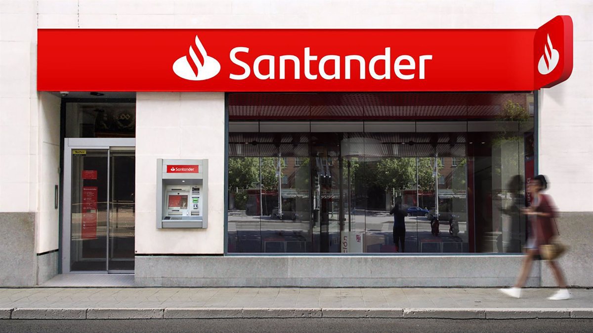 Fachada de una sucursal del Banco Santander. Imagen de archivo. EP