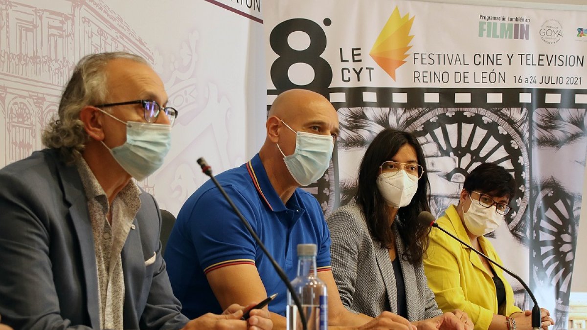 El alcalde de León, José Antonio Diez, y los coordinadores del Festival, Tomás Martínez Antolín y María Oliden, presentan octava edición del Festival de Cine y Televisión Reino de León. - ICAL