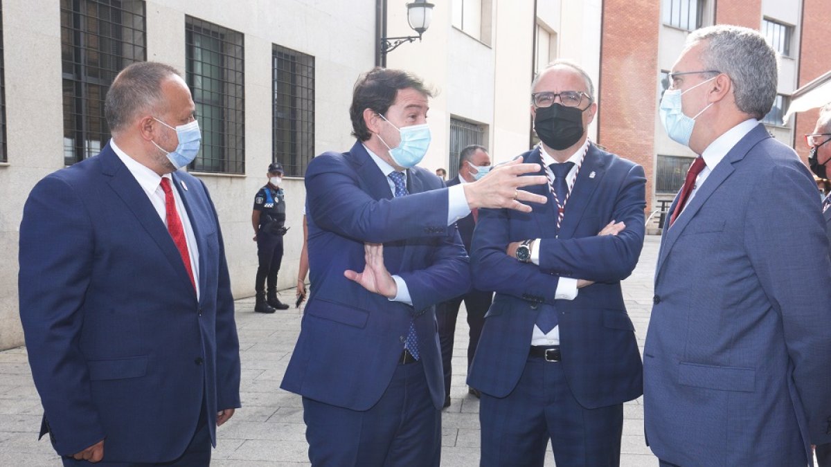 El presidente de la Junta, Alfonso Fernández Mañueco asiste al acto institucional del Dia de El Bierzo. - ICAL