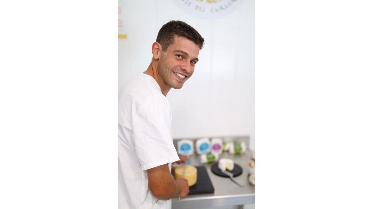 Javier Mazano, en su obrador. (L.P.)