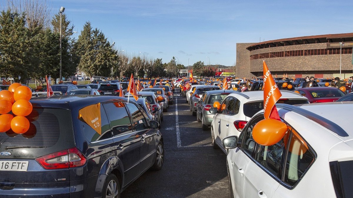 Más Plurales Castilla y León convoca manifestaciones en coche bajo el lema #StopLeyCelaá en Ávila.- ICAL