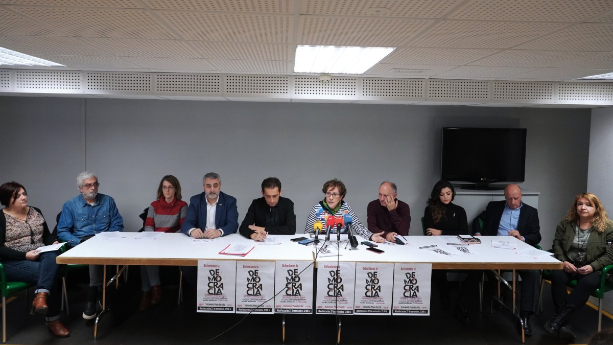 Los secretarios generales de CCOO y UGT en Castilla y León, Vicente Andrés y Faustino Temprano, presentan el Manifiesto del 27N. ICAL