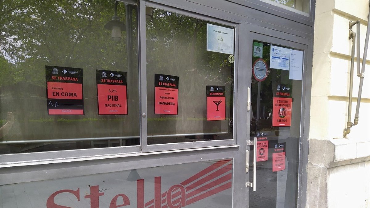 Carteles de protesta en un establecimiento de hostelería de Palencia. - AYTO PALENCIA.