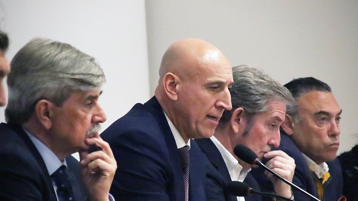 El alcalde de León, José Antonio Diez, durante su comparecencia de este viernes.- ICAL