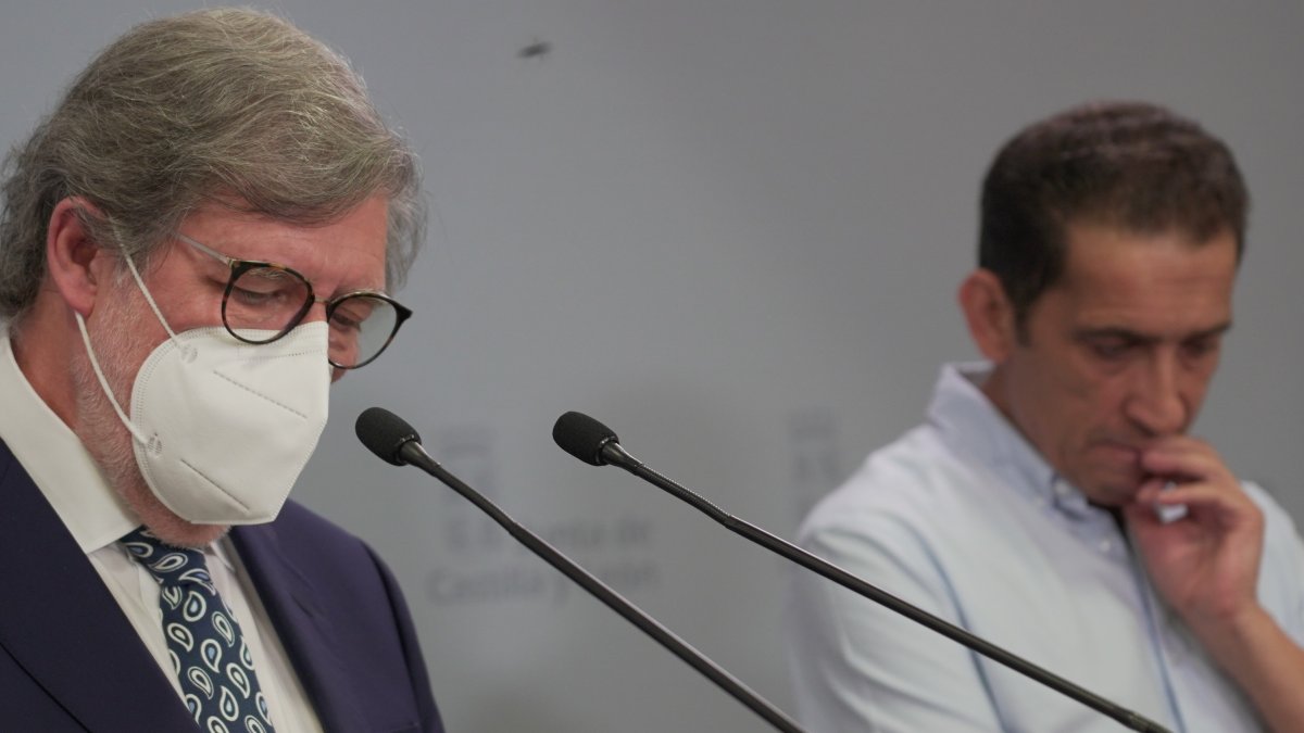 El presidente de la patronal, Santiago Aparicio, junto al secretario general de CCOO, Vicente Andrés.- ICAL