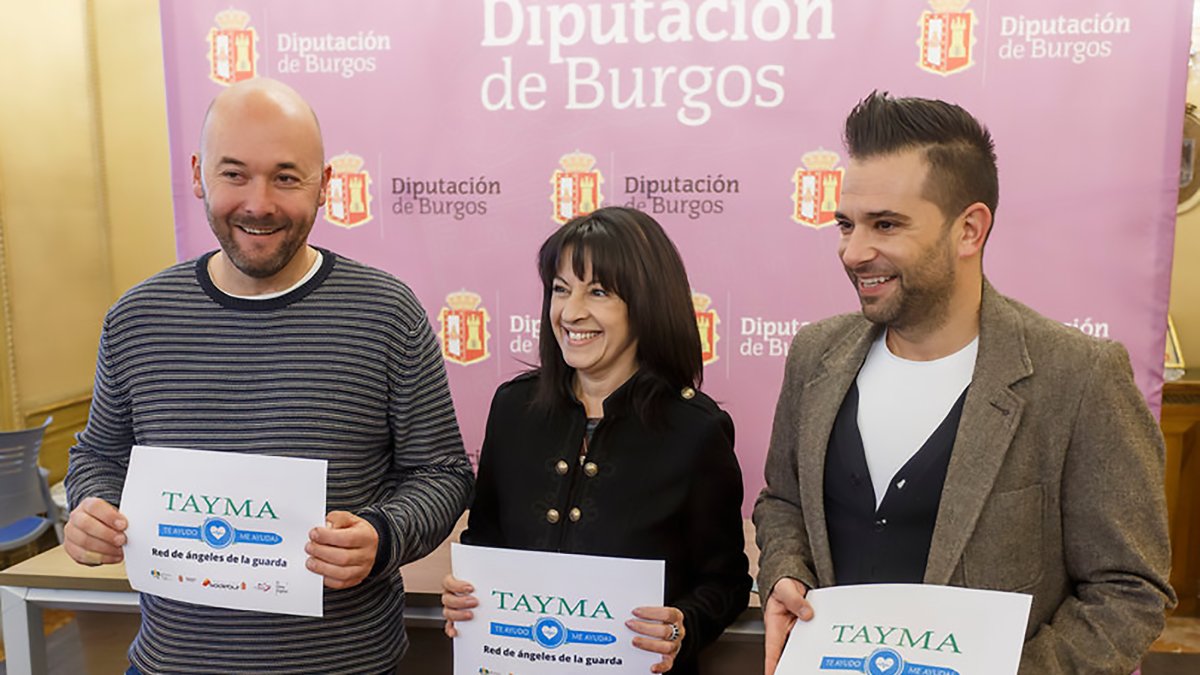 Borja Rosales, Inmaculada Sierra y Óscar Izcara, durante la presentación del Tayma. SANTI OTERO