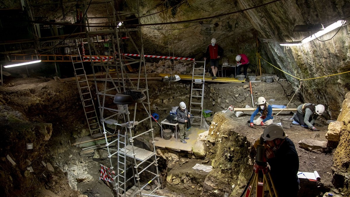 El Portalón de Cueva Mayor, Sierra de Atapuerca. -ICAL