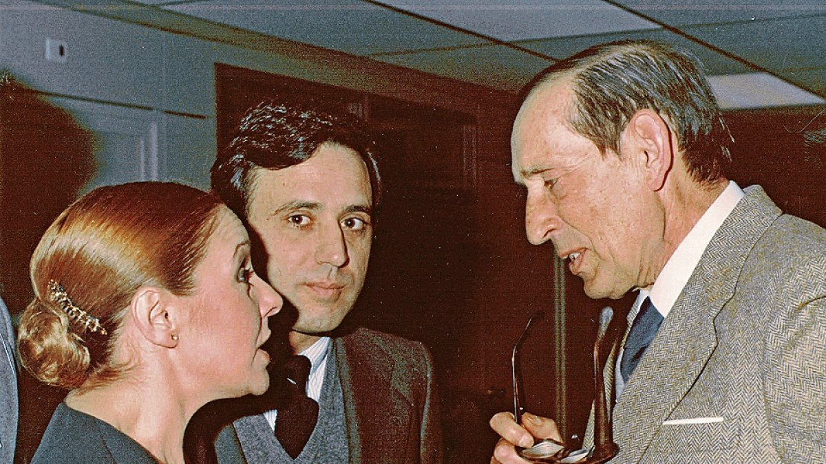 Lola Herrera junto a Miguel Delibes. / E.M.