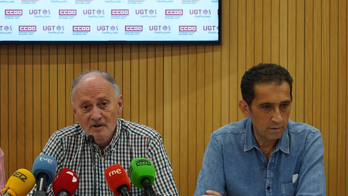 Faustino Temprano y Vicente Andrés, durante la presentación de las concentraciones para el 1 de mayo.- ICAL